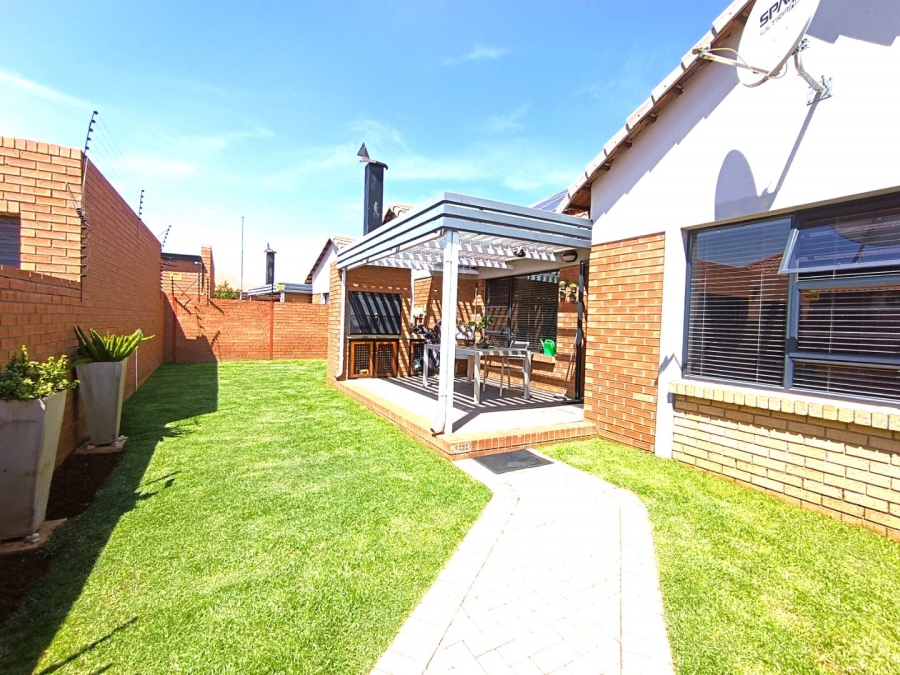 3 Bedroom Property for Sale in Langenhovenpark Free State
